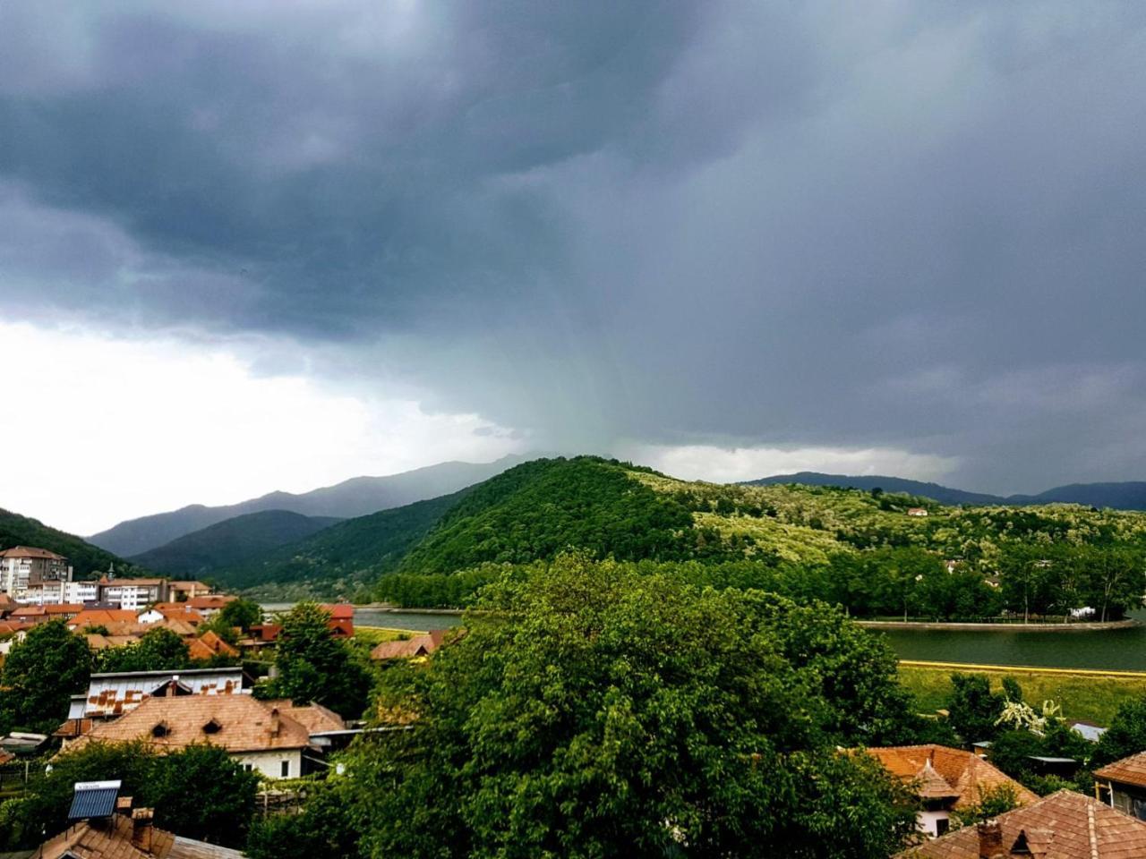 Apartament Belvedere Călimăneşti Exteriér fotografie